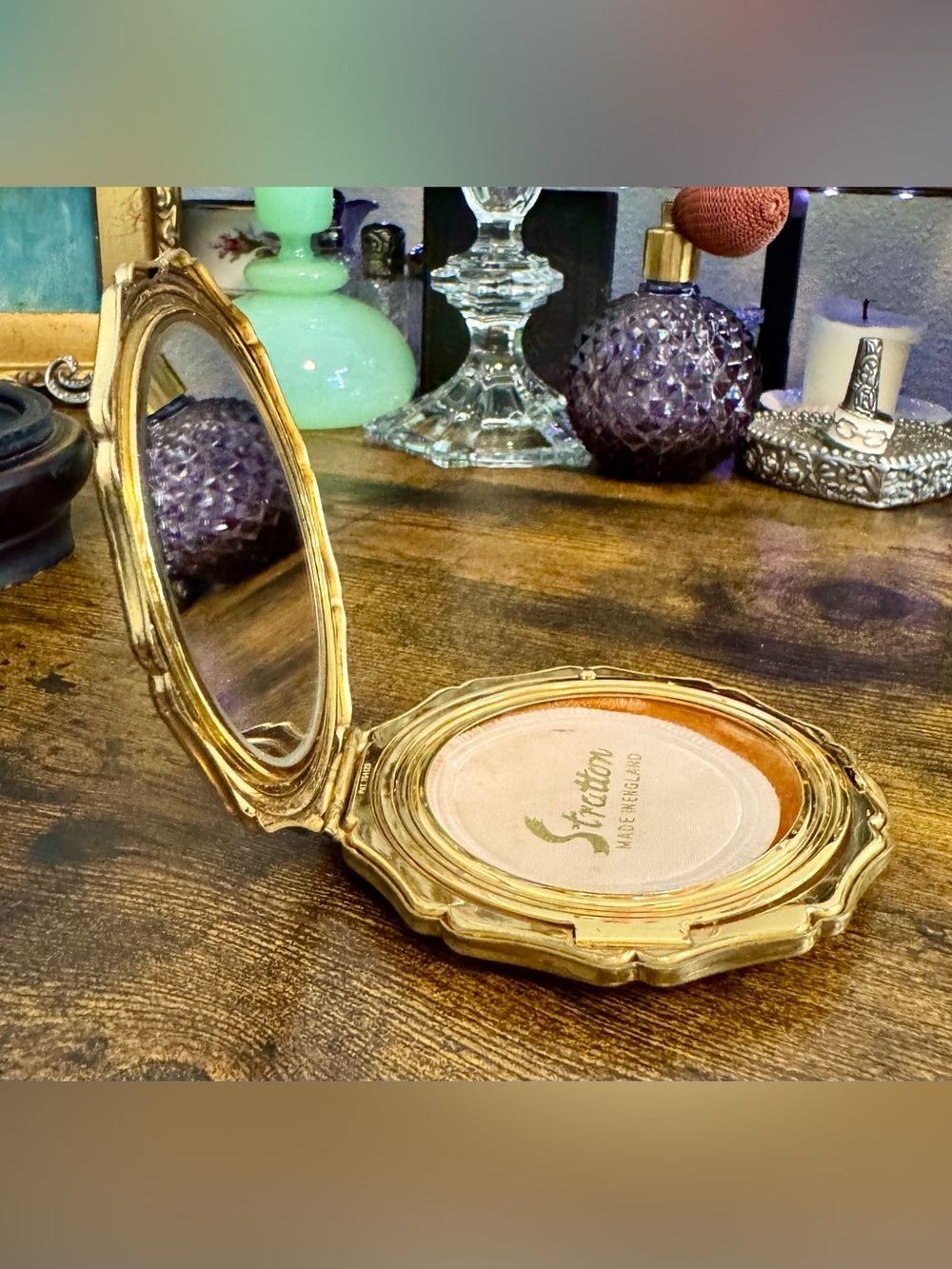 Vintage Hand-Painted Stratton Mirror Compact - Picture 9 of 14